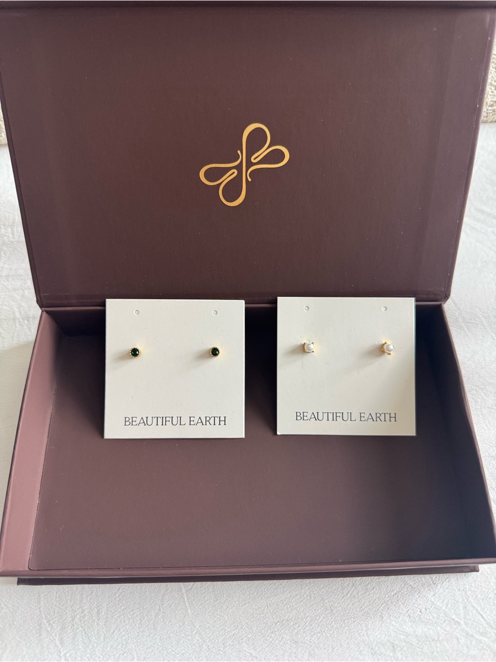 NWT Beautiful Earth Gold Stud Earrings Set